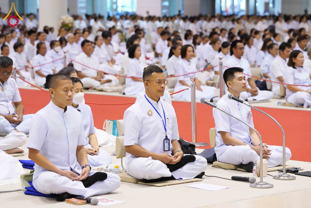 ภาพ No.337960:วันอาทิตย์ต้นเดือน 5 กรกฎาคม พ.ศ.2569 สัมมนาพิเศษ พิธีมอบพระของขวัญ ณ ห้องแก้วสารพัด1 วัดพระธรรมกาย
