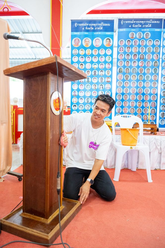 ภาพ No.339112:วันเสาร์ที่ 27 มิถุนายน พ.ศ. 2569 พิธีตักบาตรแด่คณะสงฆ์ 323 วัด 4 จังหวัดชายแดนภาคใต้ พิธีถวายสังฆทานแด่คณะสงฆ์ 323 วัด ปีที่ 22 ครั้งที่ 187 พิธีมอบกองทุนหนุนแรงใจช่วยครูใต้ ปีที่ 19 ครั้งที่ 150 และพิธีทำบุญอุทิศส่วนกุศลให้ผู้วายชนม์