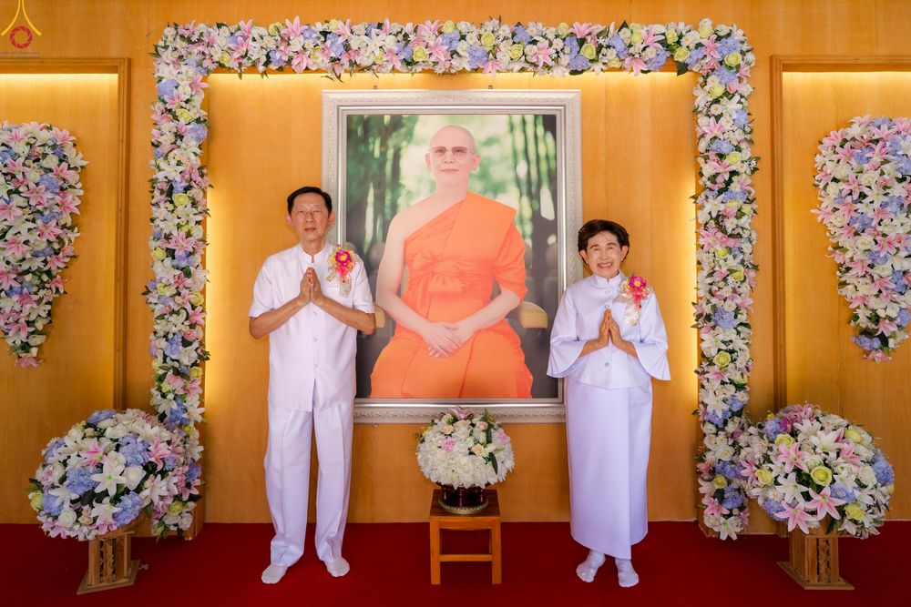 ภาพ No.331650:วันพุธที่ ๓ มิถุนายน พ.ศ.๒๕๖๙ พิธีทอดผ้าป่า ปฏิบัติธรรมกลั่นแผ่นดิน พิธีโปรยรัตนชาติ  และ พิธีตอกเสาเข็ม มงคลต้นแรก สถาปนา "องค์พระเจดีย์เพื่อสร้างสันติภาพโลก"  องค์แรก ครั้งแรกของลำปาง ประตูสู่ภาคเหนือ  ณ ศูนย์ปฏิบัติธรรมเถินเทิดธรรม อ.เถิน จ.ลำปาง