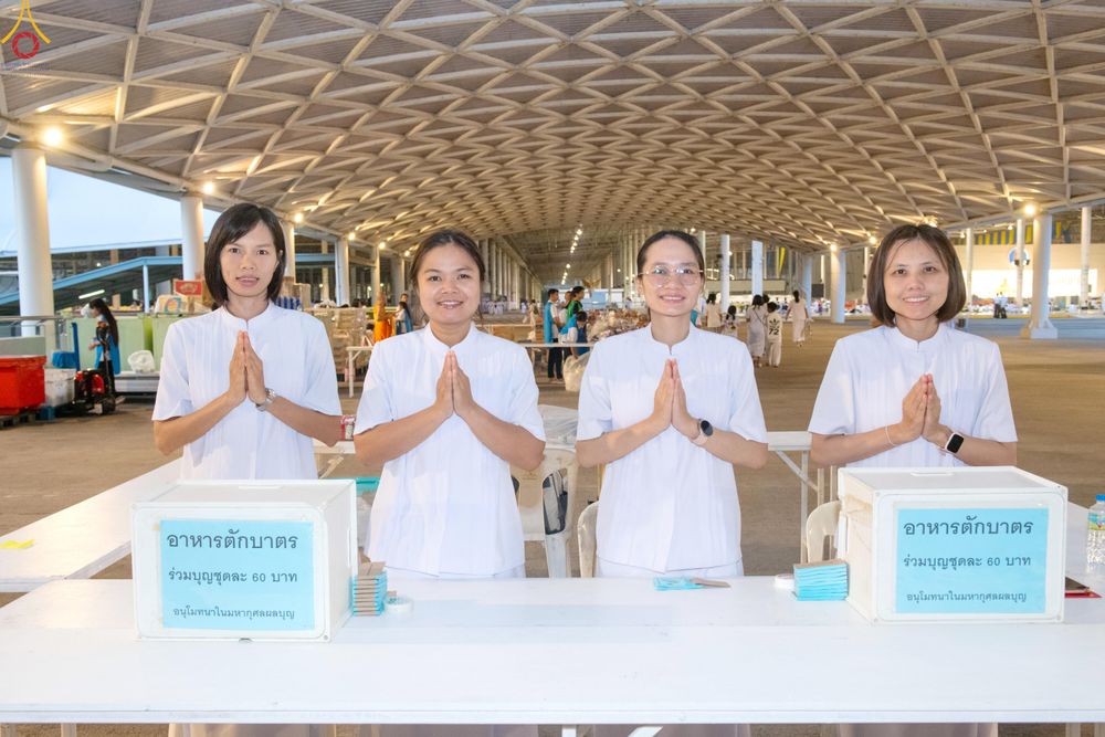 ภาพ No.327888:วันที่ 3 พฤษภาคม พ.ศ.2569 พิธีตักบาตร ข้าวสารอาหารแห้ง ณ บ้านแก้วเรือนทองคุณยายอาจารย์ฯ วัดพระธรรมกาย