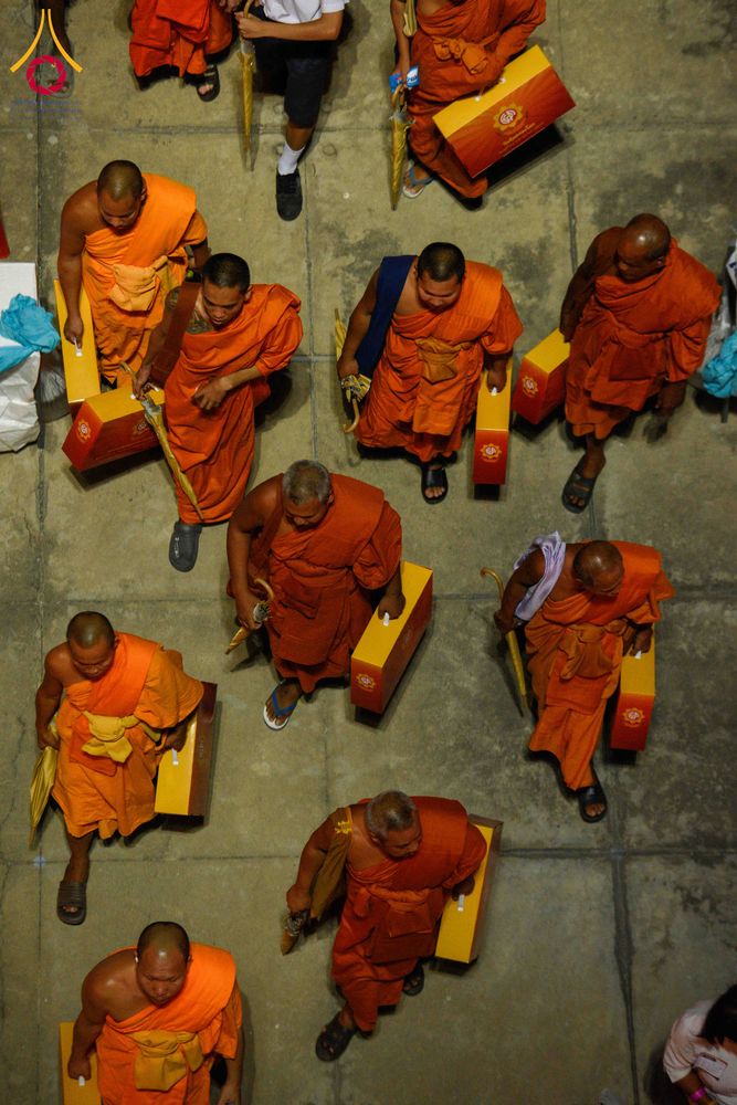 ภาพ No.324591:วันที่ 22 เมษายน พ.ศ.2569 (วันคุ้มครองโลก) บรรยากาศพระสังฆาธิการและสาธุชน การเดินทางกลับ งานถวายมหาสังฆทาน 40,000 กว่าวัดทั่วประเทศ วัดพระธรรมกาย