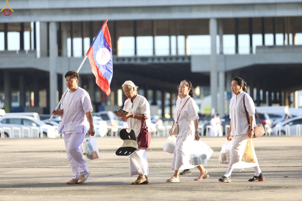 ภาพ No.332097:วันอาทิตย์ต้นเดือนที่ 7 มิถุนายน พ.ศ.2569 พิธีตักบาตร ข้าวสารอาหารแห้ง  ณ บ้านแก้วเรือนทองคุณยายอาจารย์ฯ วัดพระธรรมกาย