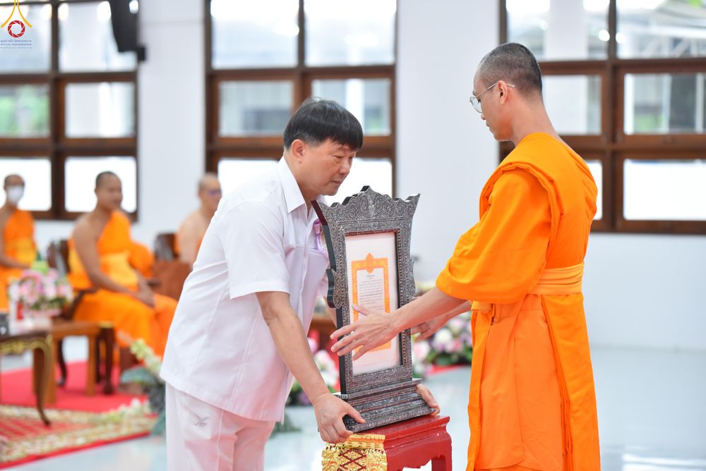 ภาพ No.342946:วันอาทิตย์ที่ 9 สิงหาคม พ.ศ.2569 พิธีมอบพัด ตั้งฐานานุกรม พระราชภาวนาวชิรวิเทศ วิ. ณ ห้องอาคารปลูกศรัทธา 2 วัดพระธรรมกาย