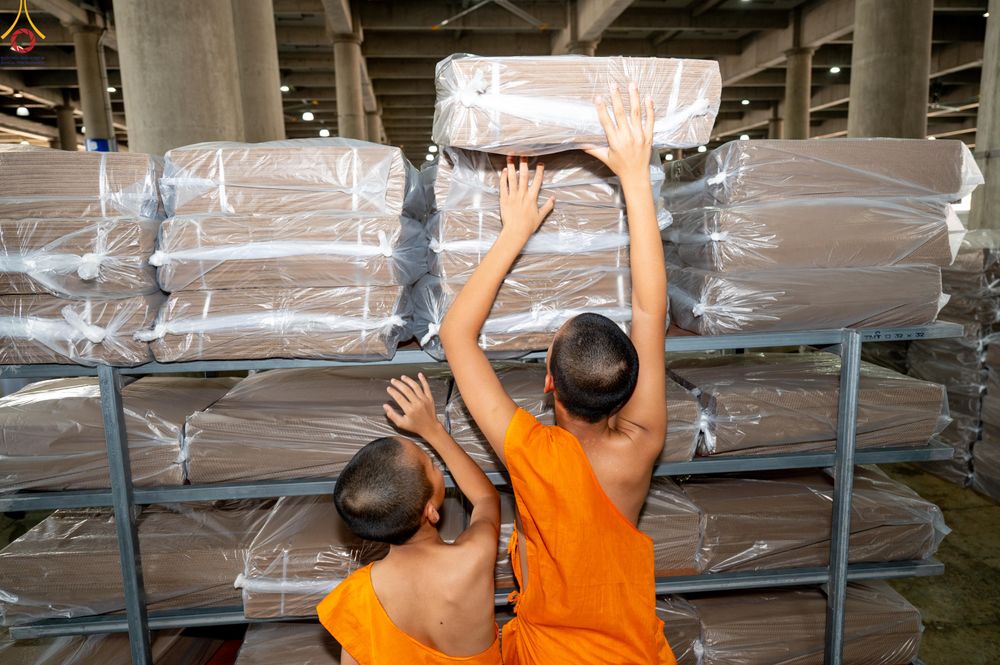 ภาพ No.322246:วันที่ 14 เมษายน พ.ศ.2569 การเตรียมแผ่นรองนั่ง เพื่องานถวายมหาสังฆทาน 40,000 กว่าวัดทั่วประเทศ วันคุ้มครองโลก 22 เมษายน พ.ศ.2569 วัดพระธรรมกาย