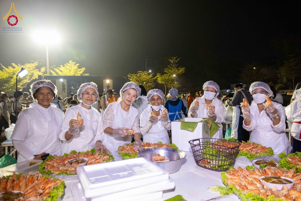 ภาพ No.295453:วันที่ 16 มกราคม พ.ศ. 2569 พิธีถวายภัตตาหารเป็นสังฆทาน แด่พระธรรมยาตรา ณ วัดโบสถ์บน ต.บางคูเวียง จ.นนทบุรี อนุสรณ์สถานลำดับที่ 4 สถานที่เกิดด้วยกายธรรม ในโครงการธรรมยาตรา กตัญญูบูชา มหาปูชนียาจารย์ พระมงคลเทพมุนี(สด จนฺทสโร) พระผู้ปราบมาร อนุสรณ์สถาน 7 แ