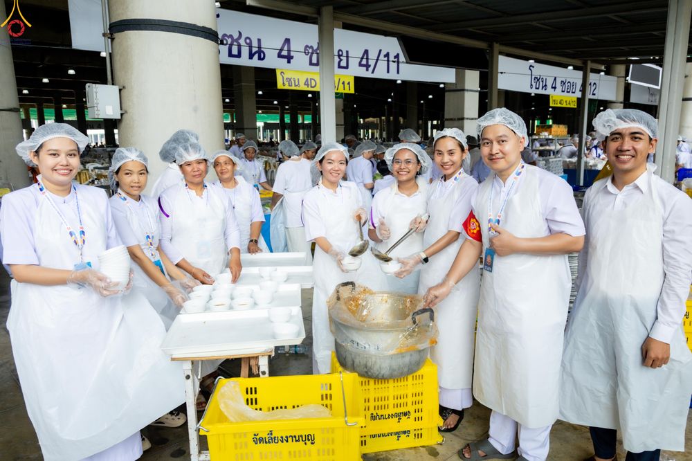 ภาพ No.323681:วันที่ 22 เมษายน พ.ศ.2569(วันคุ้มครองโลก) งานถวายมหาสังฆทาน 40,000 กว่าวัดทั่วประเทศ คณะสงฆ์ฉันภัตตาหารเพล