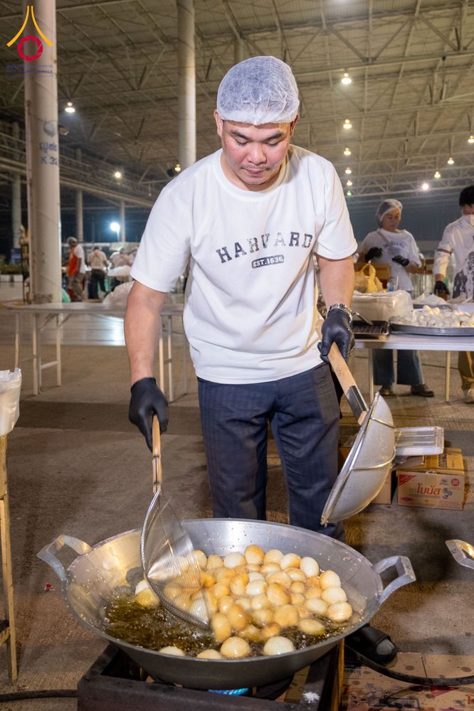 ภาพ No.303771:วันที่ 28 มกราคม พ.ศ. 2569 พิธีถวายภัตตาหารเป็นสังฆทาน แด่พระธรรมยาตรา ณ วัดพระธรรมกาย  จังหวัดปทุมธานี ในโครงการธรรมยาตรา กตัญญูบูชา มหาปูชนียาจารย์ พระมงคลเทพมุนี(สด จนฺทสโร) พระผู้ปราบมาร อนุสรณ์สถาน 7 แห่ง ปีที่ 14