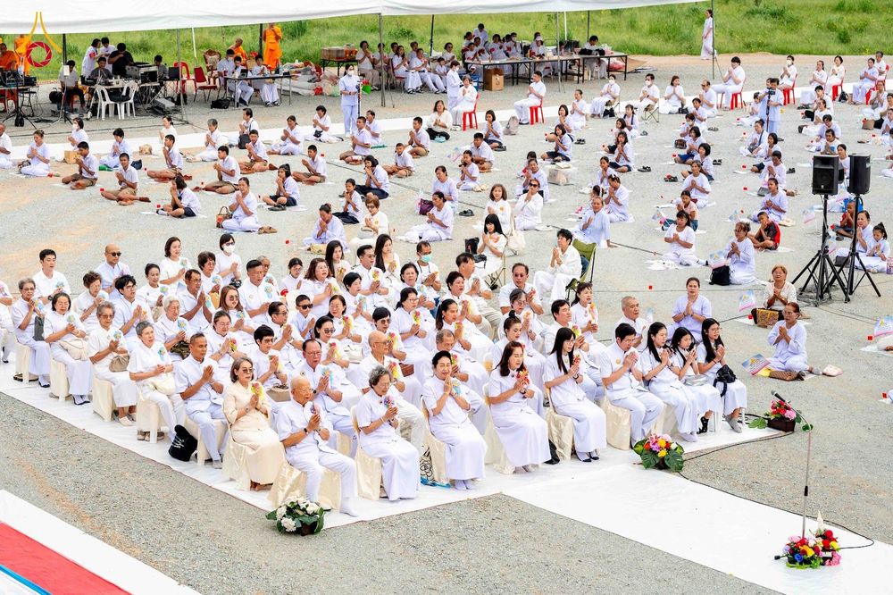 ภาพ No.346627:วันอาทิตย์ที่ 30 สิงหาคม พ.ศ.2569 พิธีทอดผ้าป่า สวดธรรมจักรกัปปวัตนสูตรกลั่นแผ่นดินโปรยรัตนชาติ  สถาปนาองค์พระเจดีย์เพื่อสร้างสันติภาพโลก  ณ ศูนย์ปฏิบัติธรรมพนมสารคาม (เพชรตะวัน) จังหวัดฉะเชิงเทรา