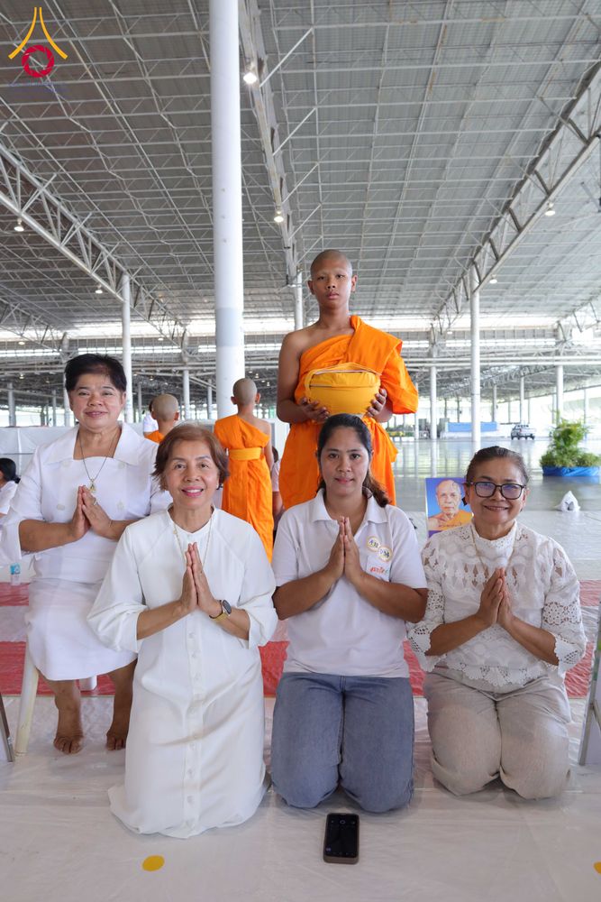 ภาพ No.319605:วันเสาร์ที่ 4 เมษายน พ.ศ.2569 พิธีขอขมา มอบผ้าไตร และถวายบาตรแด่นาคธรรมทายาท ในโครงการบรรพชาสามเณรฟื้นฟูพระพุทธศาสนาทั่วไทย โครงการหน่อแก้วเปรียญธรรม รุ่นที่ 14 โครงการสามเณรยุวธรรมทายาท รุ่นที่ 34 โครงการสามเณรมัชฌิมธรรมทายาท รุ่นที่ 30 ณ สภาธรรมกายสากล