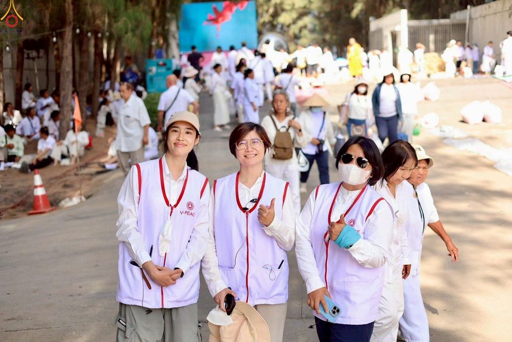 ภาพ No.296246:ภาพเบื้องหลังอาสาสมัครรวมใจ ชุดที่ 2 ในโครงการธรรมยาตรา กตัญญูบูชา มหาปูชนียาจารย์ พระมงคลเทพมุนี(สด จนฺทสโร) พระผู้ปราบมาร อนุสรณ์สถาน 7 แห่ง ปีที่ 14