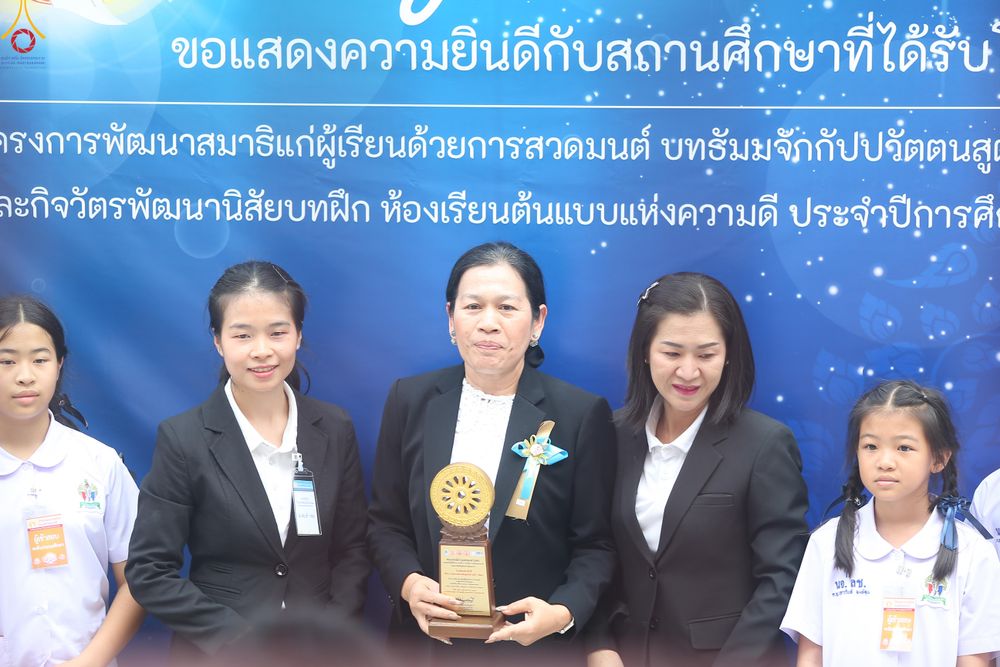 ภาพ No.289079:วันพุธที่ 17 ธันวาคม พ.ศ.2568 กิจกรรมเยาวชนไทยรวมใจทำความดี "เด็กดีมหานคร ต้นแบบด้านศีลธรรม" แข่งขันสอบตอบปัญหาศีลธรรมในพระพุทธศาสนา ครั้งที่ 7 และวันรวมพลังเด็กดี V-Star ประจำปี 2568 ณ วัดมหาธาตุยุวราชรังสฤษฎิ์ราชวรมหาวิหาร กรุงเทพมหานคร