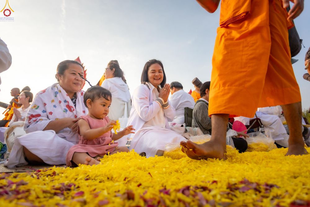 ภาพ No.299629:วันที่ 18 มกราคม พ.ศ. 2569 พิธีต้อนรับพระธรรมยาตรา (ภาพชุดที่ 2) ณ อนุสรณ์สถานลำดับที่ 5  สถานที่เผยแผ่วิชชาธรรมกายครั้งแรก อนุสรณ์สถานบางปลา วัดบางปลา อำเภอบางเลน จังหวัดนครปฐม ในโครงการธรรมยาตรา กตัญญูบูชา มหาปูชนียาจารย์ พระมงคลเทพมุนี(สด จนฺทสโร) พระ