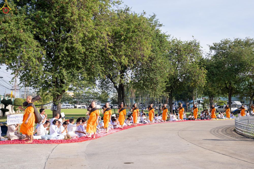 ภาพ No.287938:วันที่ 3 มกราคม พ.ศ. 2569 พิธีต้อนรับพระธรรมยาตรา ครั้งที่ 2 (ภาพชุดที่ 2) ในโครงการธรรมยาตรา กตัญญูบูชา มหาปูชนียาจารย์ พระมงคลเทพมุนี(สด จนฺทสโร) พระผู้ปราบมาร อนุสรณ์สถาน 7 แห่ง ปีที่ 14 ณ อนุสรณ์สถานมหาวิหารพระมงคลเทพมุนี (โลตัสแลนด์) อ.สองพี่น้อง จ.