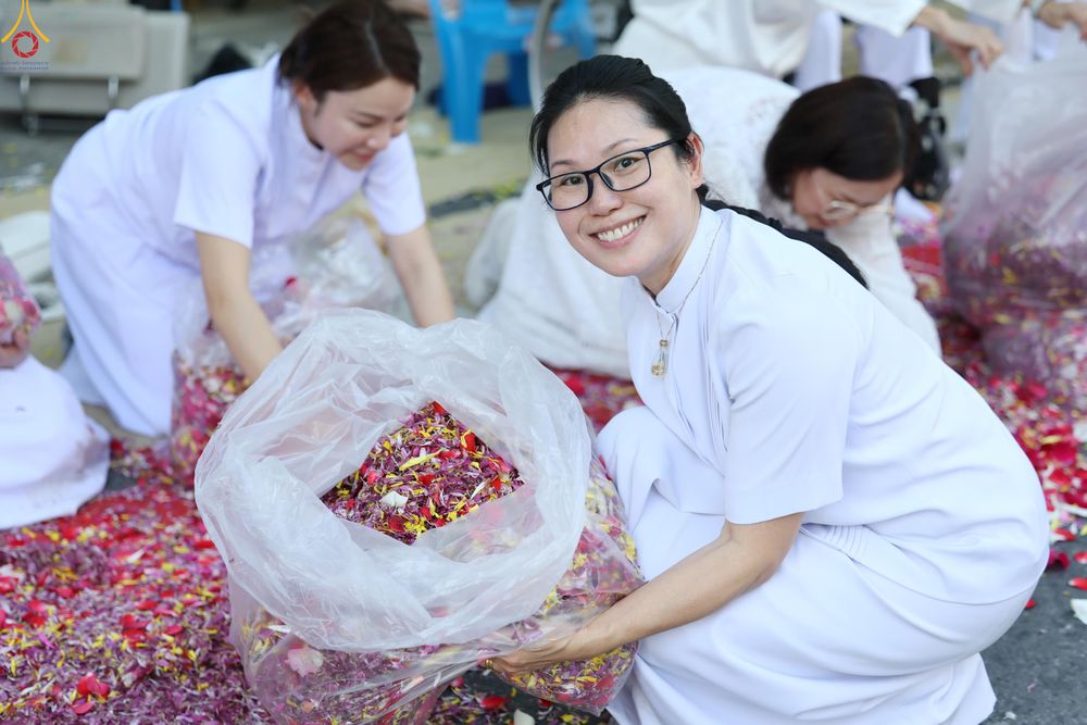 ภาพ No.306075:วันที่ 25 มกราคม พ.ศ. 2569 พิธีต้อนรับพระธรรมยาตรา วัดพระธรรมกาย(ภาพชุดที่ 4) ในโครงการธรรมยาตรา กตัญญูบูชา มหาปูชนียาจารย์ พระมงคลเทพมุนี(สด จนฺทสโร) พระผู้ปราบมาร อนุสรณ์สถาน 7 แห่ง ปีที่ 14