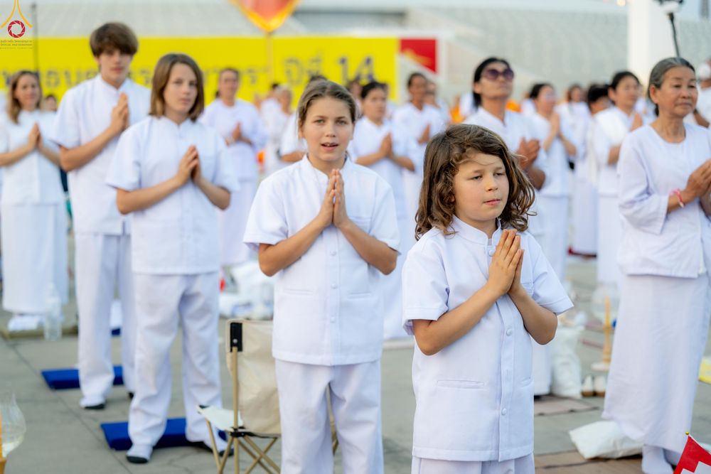 ภาพ No.307525:วันที่ 31 มกราคม พ.ศ. 2569 พิธีจุดประทีปธรรมถวายเป็นพุทธบูชา  และบูชาธรรมมหาปูชนียาจารย์ (ภาพชุดที่ 2) ณ วัดพระธรรมกาย ปทุมธานี ในโครงการธรรมยาตรา กตัญญูบูชา มหาปูชนียาจารย์ พระมงคลเทพมุนี(สด จนฺทสโร) พระผู้ปราบมาร อนุสรณ์สถาน 7 แห่ง ปีที่ 14