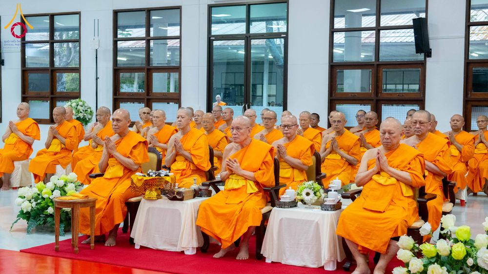 ภาพ No.314460:วันพฤหัสบดีที่ 19 มีนาคม พ.ศ. 2569 พิธีบำเพ็ญกุศล คุณพ่อณรงค์ จินตมากุล โยมบิดา พระครูปลัดรัตนวีรวัฒน์ (รังสฤษดิ์ อิทฺธิจินตโก) ที่ปรึกษาเจ้าคณะจังหวัดปทุมธานี เจ้าอาวาสวัดพระธรรมกาย  ณ ห้องปลูกศรัทธา 2 วัดพระธรรมกาย ปทุมธานี