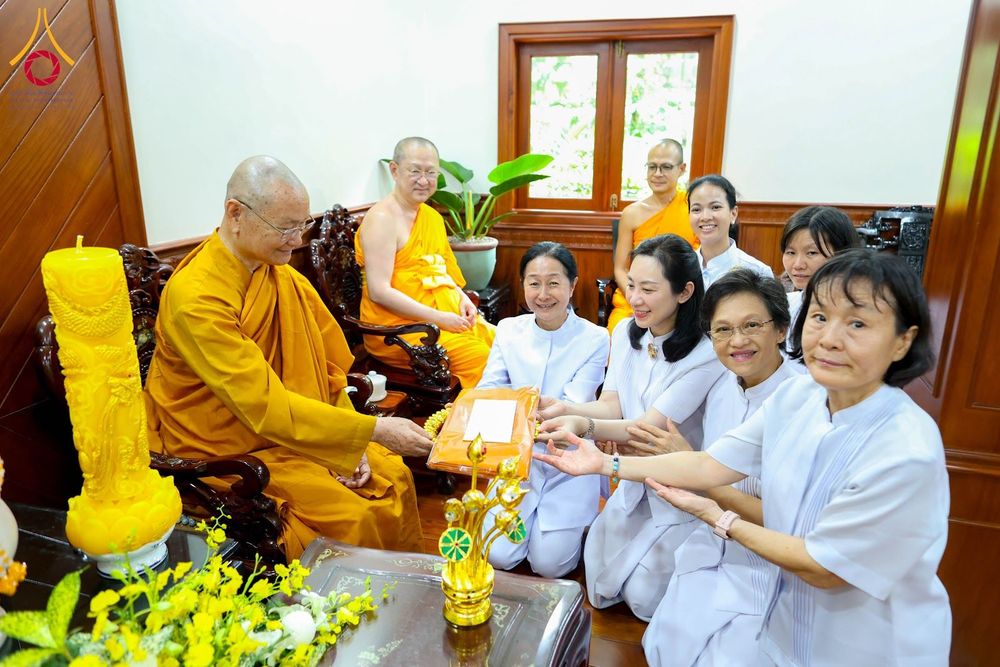 ภาพ No.344556:วันที่ 8-11 สิงหาคม พ.ศ.2569 “ประเพณีเข้าพรรษา เชื่อมพระพุทธศาสนาสองแผ่นดิน” ถวายเทียนพรรษา 9 วัด ณ นครโฮจิมินห์ สาธารณรัฐสังคมนิยมเวียดนาม