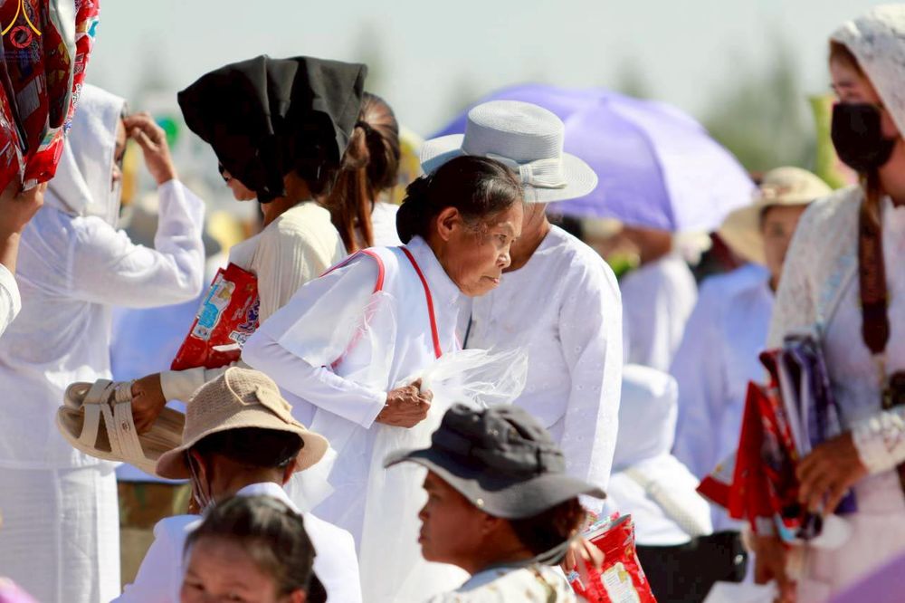 ภาพ No.306754:ภาพเบื้องหลังอาสาสมัครรวมใจ ชุดที่ 5 ในโครงการธรรมยาตรา กตัญญูบูชา มหาปูชนียาจารย์ พระมงคลเทพมุนี(สด จนฺทสโร) พระผู้ปราบมาร อนุสรณ์สถาน 7 แห่ง ปีที่ 14