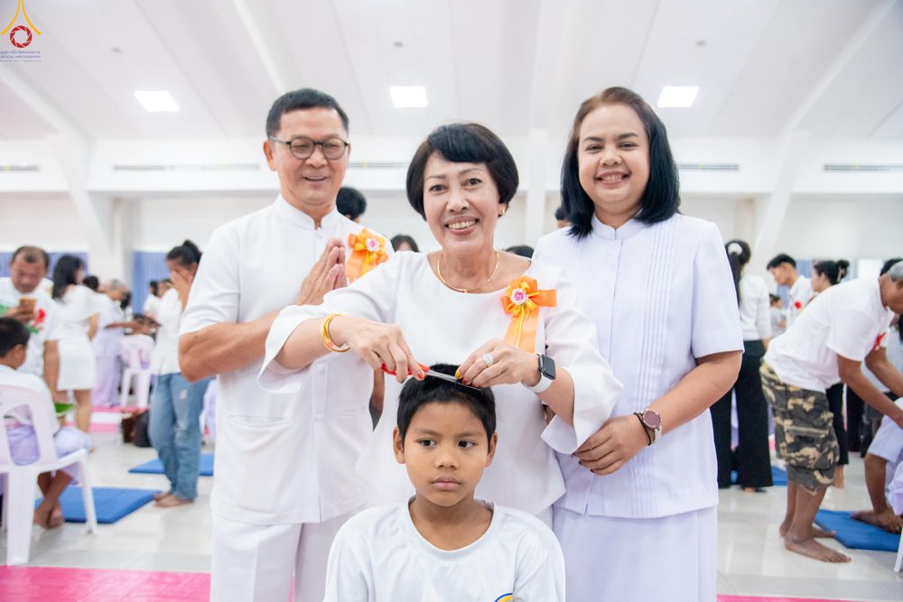 ภาพ No.320092:วันเสาร์ที่ 4 เมษายน 2569 พิธีตัดปอยผม ขอขมาผู้ปกครอง  มอบบาตร-ผ้าไตร และพิธีบรรพชาสามเณร 87 รูป  ณ ศูนย์ปฏิบัติธรรมระยอง(บ้านช่องลม)  ต.บางบุตร อ.บ้านค่าย จ.ระยอง