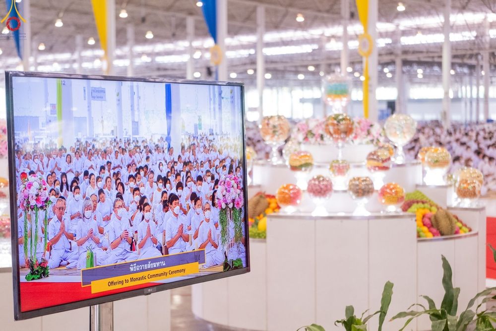 ภาพ No.86911:พิธีตักบาตร , พิธีบูชาข้าวพระ , พิธีจุดเทียนใจ ไฟนิรันดร์ อนันตชัย ในวันอาทิตย์ต้นเดือน 3 กันยายน พ.ศ. 2566 ณ วัดพระธรรมกาย
