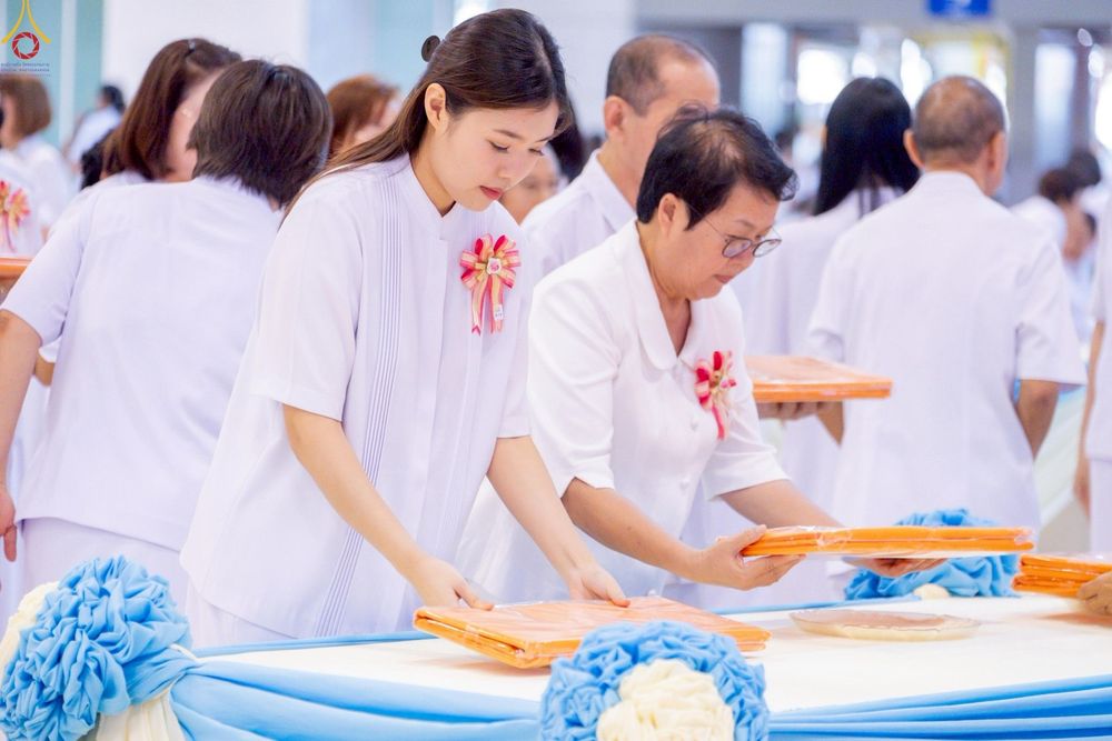 ภาพ No.277554:วันอาทิตย์ต้นเดือนที่ 7 ธันวาคม พ.ศ.2568 พิธีทอดผ้าป่าต้นสมบัติจักรพรรดิ ณ สภาธรรมกายสากล วัดพระธรรมกาย