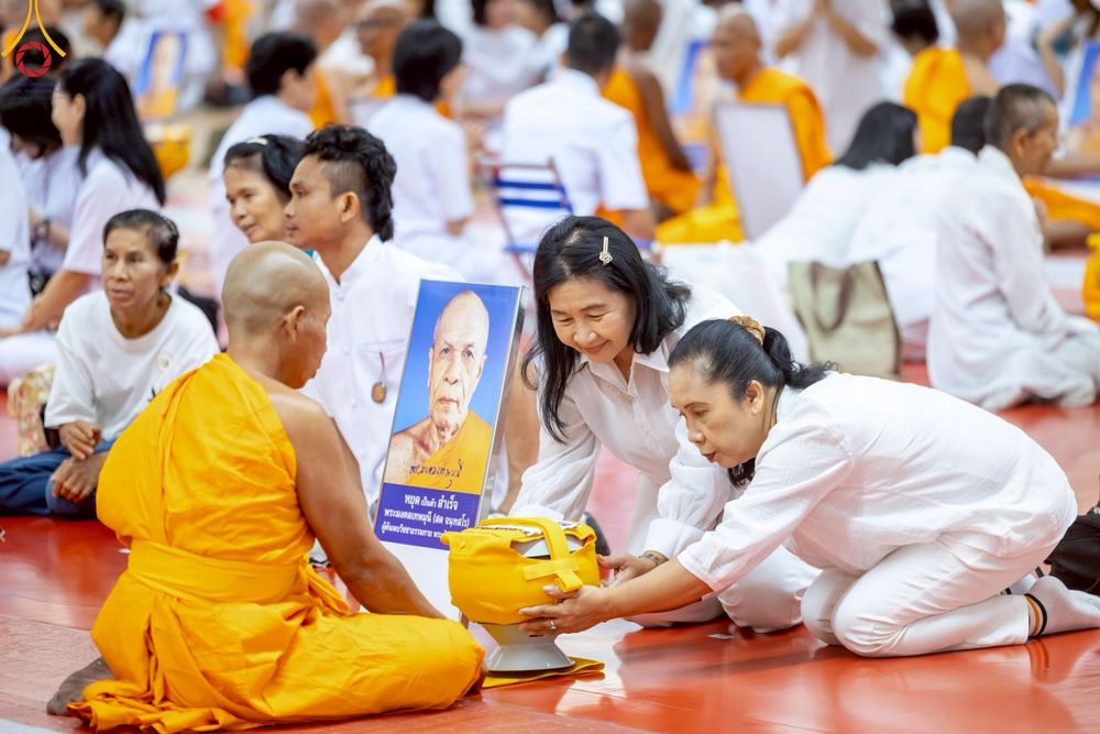 ภาพ No.217264:วันเสาร์ที่ 12 เมษายน พ.ศ. 2568 พิธีบรรพชา พิธีขอศีลและขอนิสสัย พิธีมอบบาตร ในโครงการอุปสมบทหมู่ บูชาธรรมหลวงพ่อธัมมชโย, โครงการธรรมทายาท ระดับอุดมศึกษา รุ่นที่ 52 ,  โครงการบวชพระนานาชาติ AEC & WAB CEO รุ่นที่ 4 ณ วัดพระธรรมกาย