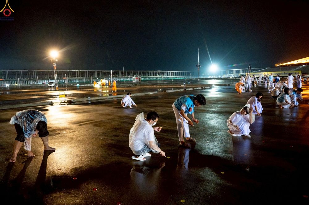 ภาพ No.244477:วันที่ 7 กันยายน พ.ศ. 2568 พิธีฉลองชัยสวดมนต์บทธัมมจักกัปปวัตตนสูตร 7,681,108,108 จบ ณ มหารัตนวิหารคด วัดพระธรรมกาย