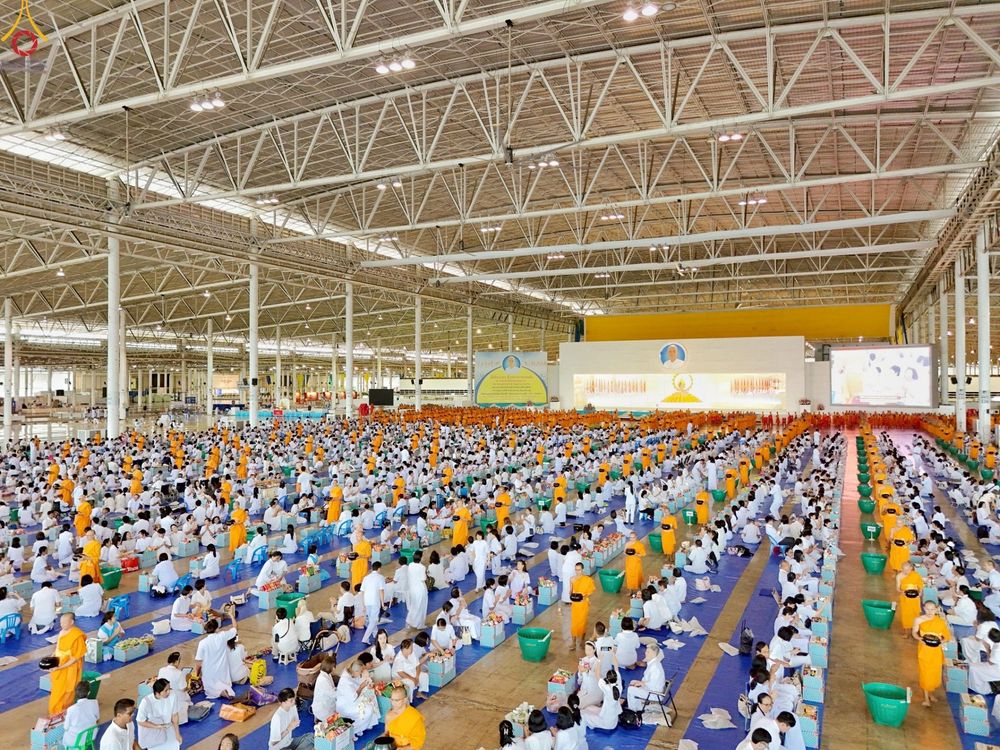 ภาพ No.240470:วันพุธที่ 27 สิงหาคม พ.ศ. 2568 พิธีตักบาตร ในวันธรรมชัย ณ วัดพระธรรมกาย จ.ปทุมธานี