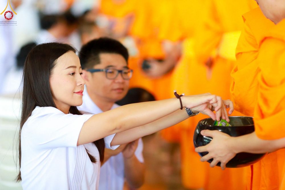 ภาพ No.139137:พิธีตักบาตร , พิธีบูชาข้าวพระ ณ ห้องแก้วสารพัด 1 สภาธรรมกายสากล วัดพระธรรมกาย วันอาทิตย์ต้นเดือนที่ 2 มิถุนายน พ.ศ. 2567