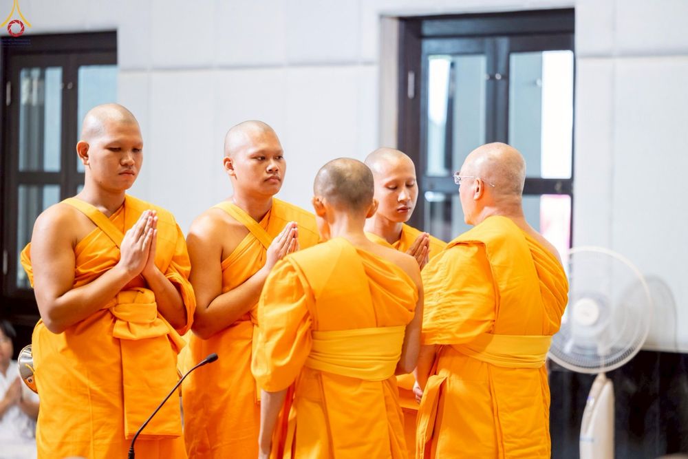 ภาพ No.227772:วันเสาร์ที่ 31 พฤษภาคม พ.ศ.2568 พิธีถวายผ้าไตรแด่สามเณรผู้เข้ารับการอุปสมบท , พิธีอุปสมบทสามเณรเตรียม DCI วัดพระธรรมกาย จ.ปทุมธานี