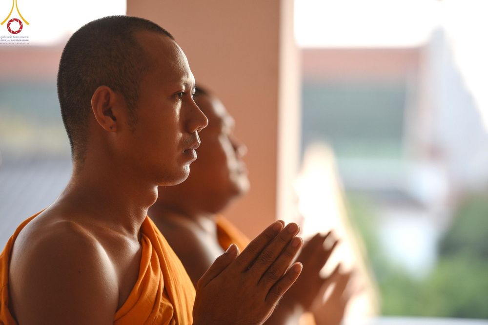 ภาพ No.201373:พระธรรมยาตราปฏิบัติธรรม และถ่ายภาพหมู่ประวัติศาสตร์ ณ อาคารธรรมยาตรา กตัญญูบูชามหาปูชนียาจารย์  ตรงข้ามวัดปากน้ำภาษีเจริญ จ.กรุงเทพมหานคร ในโครงการธรรมยาตรา กตัญญูบูชา มหาปูชนียาจารย์ พระมงคลเทพมุนี(สด จนฺทสโร) พระผู้ปราบมาร อนุสรณ์สถาน 7 แห่ง ปีที่ 13