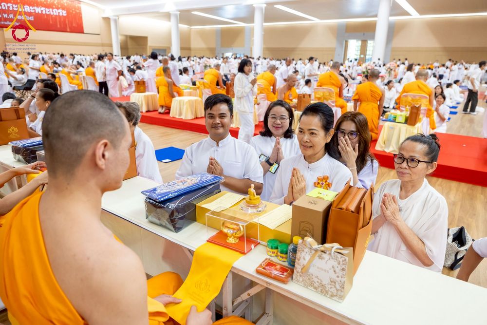 ภาพ No.272943:วันอาทิตย์ที่ 23 พฤศจิกายน พ.ศ.2568 พิธีมุทิตาสักการะ พระมหาเถระและพระเถระ ประจำปีพุทธศักราช 2568 ณ ห้องแก้วสารพัดนึก 2 สภาธรรมกายสากล  วัดพระธรรมกาย