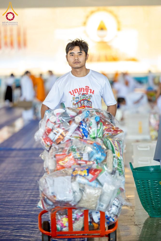 ภาพ No.277067:วันอาทิตย์ที่ 7 ธันวาคม พ.ศ. 2568 พิธีตักบาตรอาทิตย์ต้นเดือน ณ บ้านแก้วเรือนทองคุณยายฯ วัดพระธรรมกาย