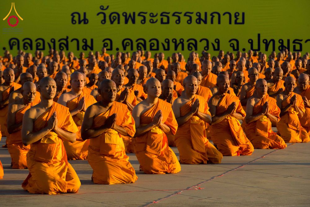 ภาพ No.285316:วันจันทร์ที่ 15 ธันวาคม พ.ศ.2568  บันทึกภาพหมู่ประวัติศาสตร์ โครงการบรรพชาอุปสมบทหมู่  รุ่นบูชาธรรมมหาปูชนียาจารย์ ประจำปี 2568 ณ ลานธรรมมหาธรรมกายเจดีย์ วัดพระธรรมกาย