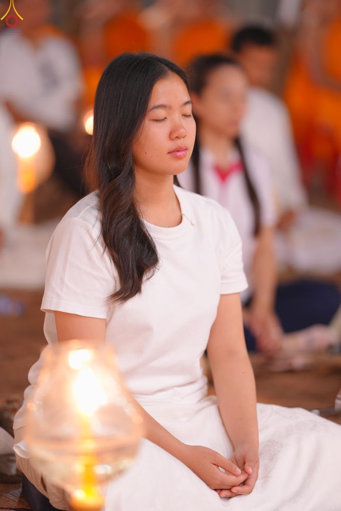 ภาพ No.290210:วันที่ 6 มกราคม พ.ศ. 2569 พิธีจุดประทีปถวายเป็นพุทธบูชา และบูชาธรรมมหาปูชนียาจารย์ (ภาพชุดที่ 2) ณ อนุสรณ์สถานมหาวิหารพระมงคลเทพมุนี (โลตัสแลนด์) อ.สองพี่น้อง จ.สุพรรณบุรี ในโครงการธรรมยาตรา กตัญญูบูชา มหาปูชนียาจารย์ พระมงคลเทพมุนี(สด จนฺทสโร) พระผู้ปรา