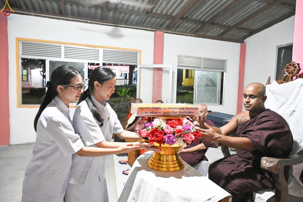 ภาพ No.278884:วันที่ 1 พฤศจิกายน  2568 กฐินสมทบวัดต่างประเทศ โดยคณะศิษยานุศิษย์ บูชาธรรม 81 ปี หลวงพ่อธัมมชโย กฐินช้างศรีลังกา  ณ วัดสุวรรณวิหาร เขตอาวิซาเวรี ประเทศศรีลังกา