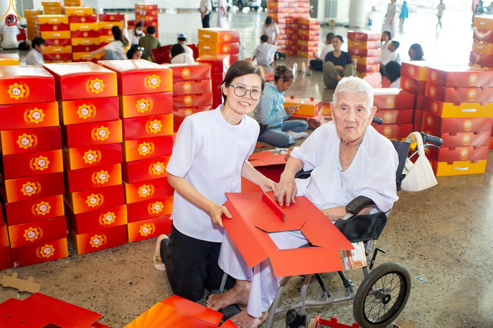 ภาพ No.320515:วันที่ 10 เมษายน พ.ศ.2569 การเตรียมกล่องไทยธรรม เพื่องานถวายมหาสังฆทาน 40,000 กว่าวัดทั่วประเทศ วันคุ้มครองโลก 22 เมษายน พ.ศ.2569 วัดพระธรรมกาย