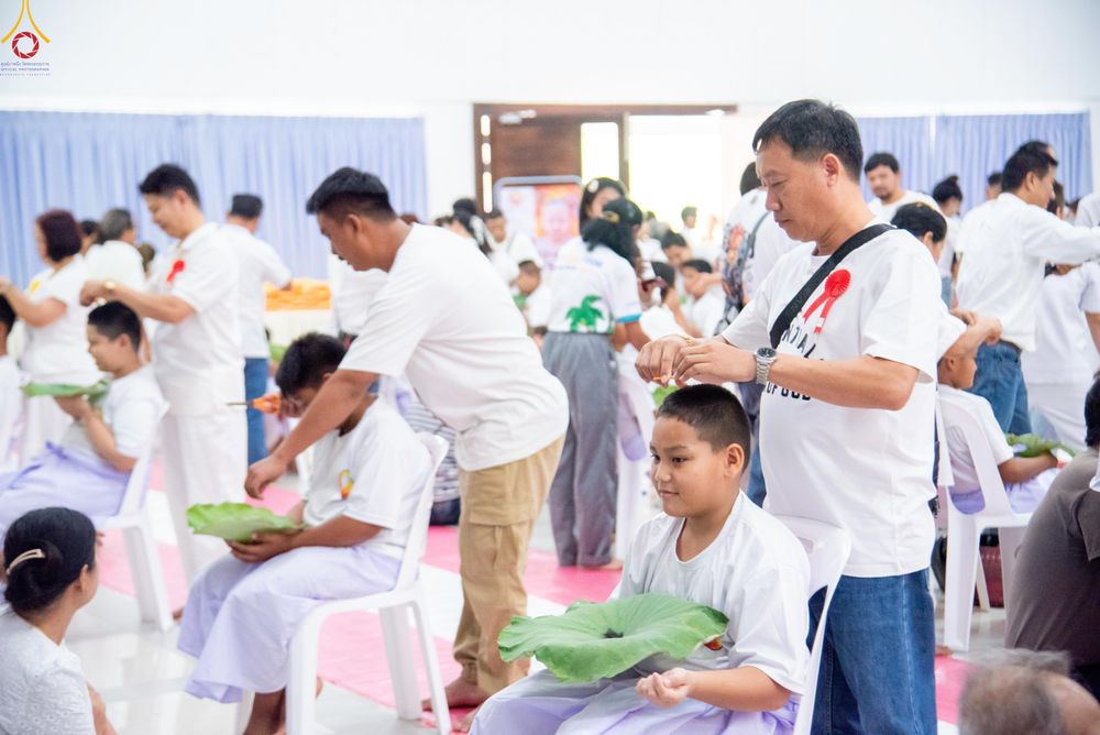 ภาพ No.320087:วันเสาร์ที่ 4 เมษายน 2569 พิธีตัดปอยผม ขอขมาผู้ปกครอง  มอบบาตร-ผ้าไตร และพิธีบรรพชาสามเณร 87 รูป  ณ ศูนย์ปฏิบัติธรรมระยอง(บ้านช่องลม)  ต.บางบุตร อ.บ้านค่าย จ.ระยอง