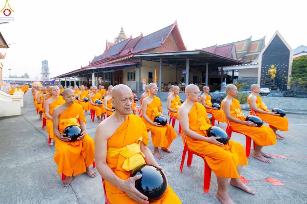 ภาพ No.297520:วันที่ 18 มกราคม พ.ศ. 2569 พิธีตักบาตรพระธรรมยาตรา ณ วัดโบสถ์บน ต.บางคูเวียง จ.นนทบุรี อนุสรณ์สถานลำดับที่ 4 สถานที่เกิดด้วยกายธรรม ในโครงการธรรมยาตรา กตัญญูบูชา มหาปูชนียาจารย์ พระมงคลเทพมุนี(สด จนฺทสโร) พระผู้ปราบมาร อนุสรณ์สถาน 7 แห่ง ปีที่ 14