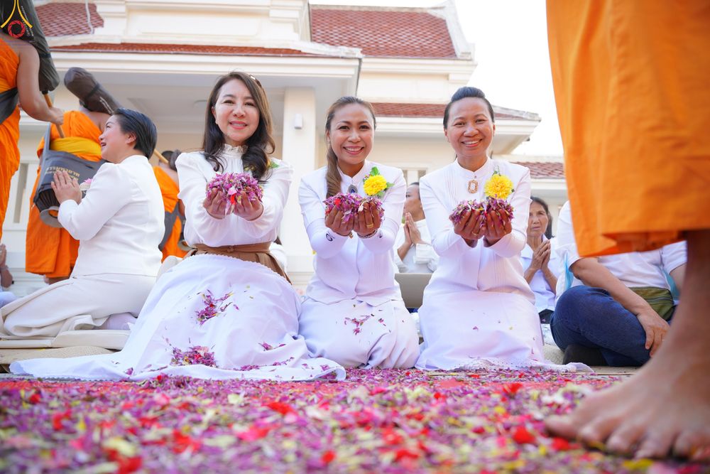 ภาพ No.295200:วันที่ 16 มกราคม พ.ศ. 2569 พิธีต้อนรับพระธรรมยาตรา อนุสรณ์สถานลำดับที่ 4 (ภาพชุดที่ 2) สถานที่เกิดด้วยกายธรรม ณ วัดโบสถ์บน ต.บางคูเวียง จ.นนทบุรี ในโครงการธรรมยาตรา กตัญญูบูชา มหาปูชนียาจารย์ พระมงคลเทพมุนี(สด จนฺทสโร) พระผู้ปราบมาร อนุสรณ์สถาน 7 แห่ง ปี