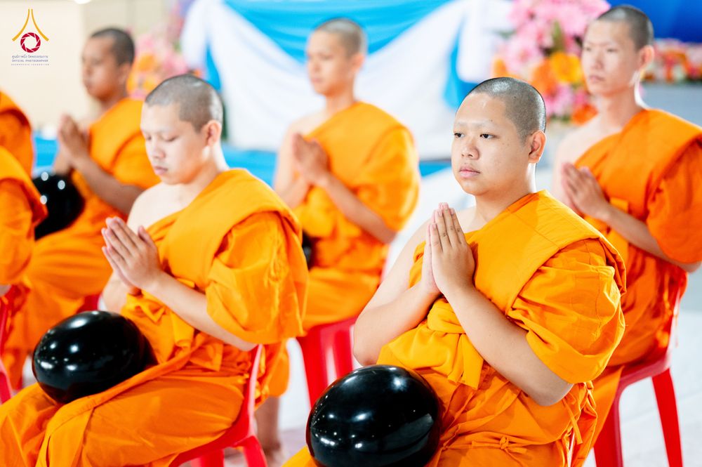 ภาพ No.336052:วันที่ 20 มิถุนายน พ.ศ. 2569 พิธีตักบาตรฉลองพระใหม่ โครงการอุปสมบทธรรมทายาทอุดมศึกษา รุ่นที่ 53