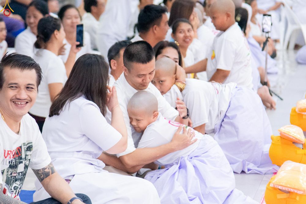 ภาพ No.320172:วันเสาร์ที่ 4 เมษายน 2569 พิธีตัดปอยผม ขอขมาผู้ปกครอง  มอบบาตร-ผ้าไตร และพิธีบรรพชาสามเณร 87 รูป  ณ ศูนย์ปฏิบัติธรรมระยอง(บ้านช่องลม)  ต.บางบุตร อ.บ้านค่าย จ.ระยอง