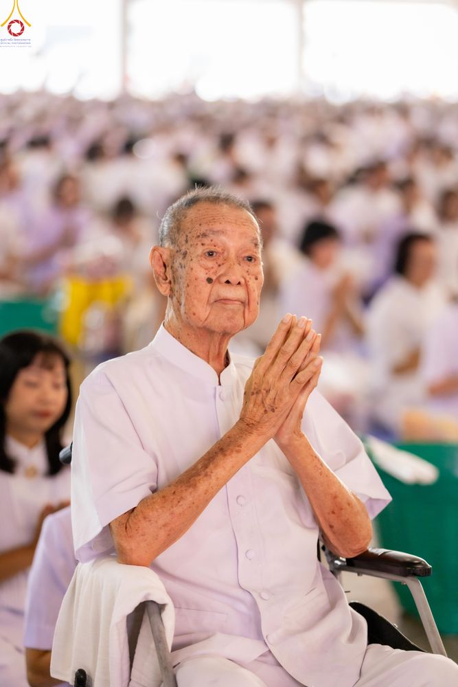 ภาพ No.318149:วันอาทิตย์ต้นเดือนที่ 5 เมษายน พ.ศ.2569 พิธีตักบาตร ณ บ้านแก้วเรือนทองคุณยายอาจารย์ฯ วัดพระธรรมกาย