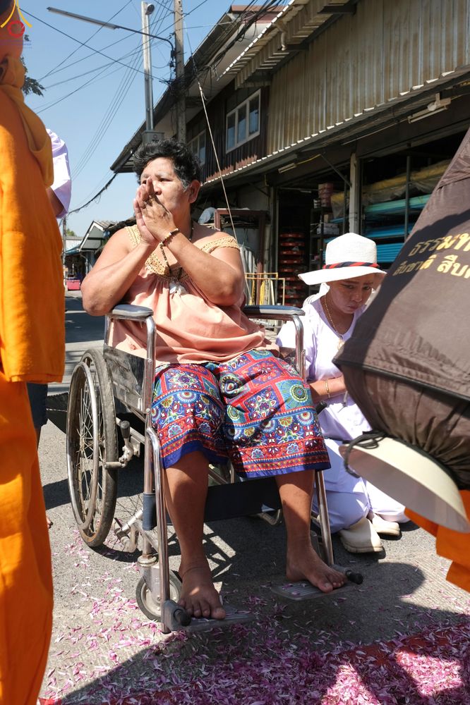 ภาพ No.304245:วันที่ 25 มกราคม พ.ศ. 2569 พิธีต้อนรับพระธรรมยาตรา  รร.สามัคคีราษฏร์บำรุง-วัดพระธรรมกาย ในโครงการธรรมยาตรา กตัญญูบูชา มหาปูชนียาจารย์ พระมงคลเทพมุนี(สด จนฺทสโร) พระผู้ปราบมาร อนุสรณ์สถาน 7 แห่ง ปีที่ 14