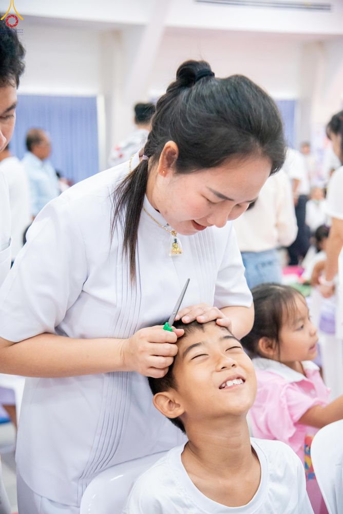 ภาพ No.320107:วันเสาร์ที่ 4 เมษายน 2569 พิธีตัดปอยผม ขอขมาผู้ปกครอง  มอบบาตร-ผ้าไตร และพิธีบรรพชาสามเณร 87 รูป  ณ ศูนย์ปฏิบัติธรรมระยอง(บ้านช่องลม)  ต.บางบุตร อ.บ้านค่าย จ.ระยอง