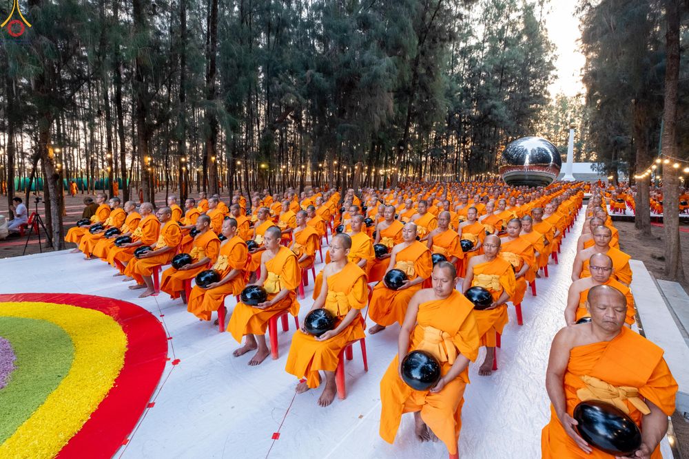 ภาพ No.289191:วันที่ 7 มกราคม พ.ศ. 2569 พิธีตักบาตรพระธรรมยาตรา ณ อนุสรณ์สถานลำดับที่ 1 สถานที่เกิดด้วยรูปกายเนื้อ อนุสรณ์สถานมหาวิหารพระมงคลเทพมุนี (โลตัสแลนด์) อ.สองพี่น้อง จ.สุพรรณบุรี ในโครงการธรรมยาตรา กตัญญูบูชา มหาปูชนียาจารย์ พระมงคลเทพมุนี(สด จนฺทสโร) พระผู้ป