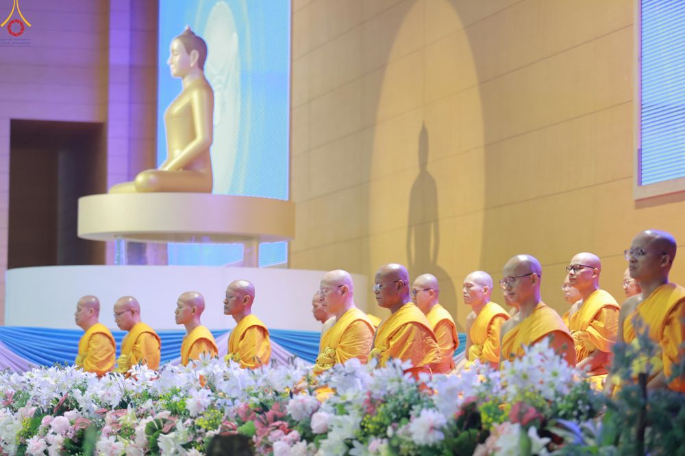 ภาพ No.311392:วันอาทิตย์ต้นเดือนที่ 1 มีนาคม พ.ศ.2569 พิธีตักบาตร และ พิธีบูชาข้าวพระ ณ สภาธรรมกายสากล วัดพระธรรมกาย