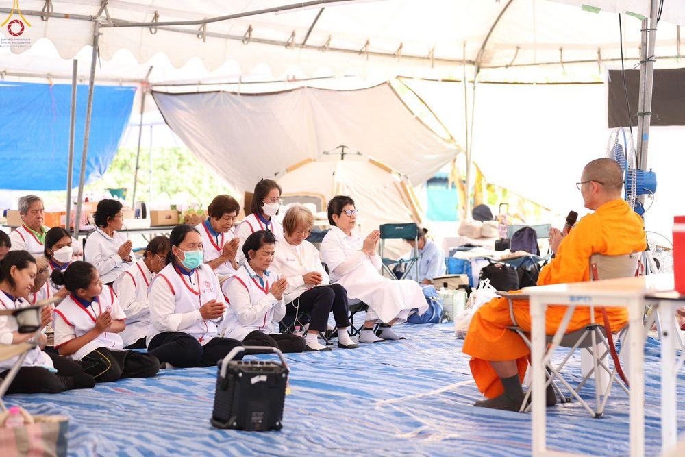 ภาพ No.306769:ภาพเบื้องหลังอาสาสมัครรวมใจ ชุดที่ 5 ในโครงการธรรมยาตรา กตัญญูบูชา มหาปูชนียาจารย์ พระมงคลเทพมุนี(สด จนฺทสโร) พระผู้ปราบมาร อนุสรณ์สถาน 7 แห่ง ปีที่ 14