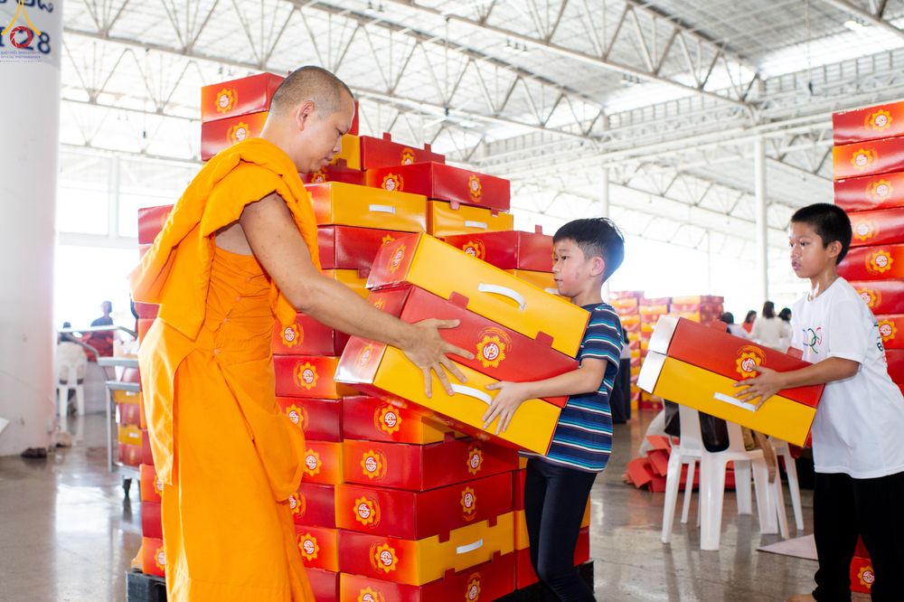 ภาพ No.320533:วันที่ 10 เมษายน พ.ศ.2569 การเตรียมกล่องไทยธรรม เพื่องานถวายมหาสังฆทาน 40,000 กว่าวัดทั่วประเทศ วันคุ้มครองโลก 22 เมษายน พ.ศ.2569 วัดพระธรรมกาย