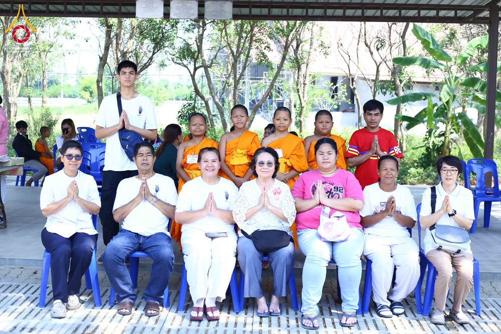 ภาพ No.320938:วันเสาร์ที่ 11 เมษายน พ.ศ.2569 พิธีตักบาตรฉลองสามเณรใหม่ ณ ศูนย์อบรมเยาวชนนครปฐม